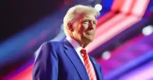 Трамп опублікував своє фото на тлі пожеж та анонсував "апокаліпсис" | INFBusiness