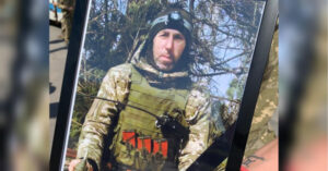 Надія жила більше року: у Славуті поховали батька двох дітей, який загинув під Покровським | INFBusiness