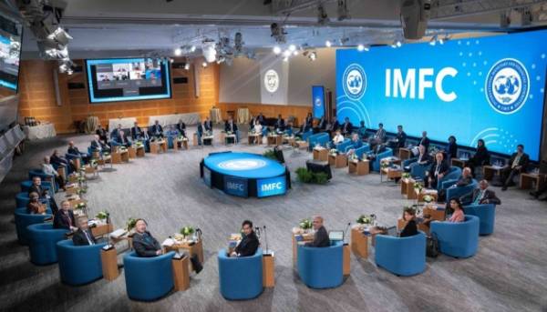 Навіщо Україні нова програма МВФ, якщо «стара» ще діє?