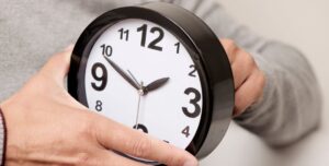 Перехід на зимовий час в Україні: коли переведуть годинники у 2025 році? | INFBusiness