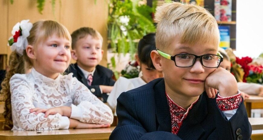 «2,2 млрд гривень надходить за рік»: Рада закликала батьків не поспішати платити 50 гривень за «електронний щоденник»