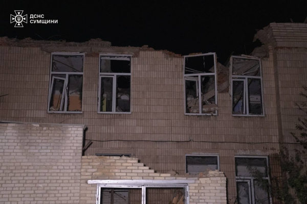 У Сумах внаслідок нічного обстрілу безпілотника пошкоджено будівлю школи та кілька багатоповерхівок (фото, відео) | INFBusiness