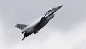 Прем'єр-міністр Польщі заявив, що Польща збила російські дрони, оскільки їхня "величезна кількість" порушила повітряний простір | INFBusiness
