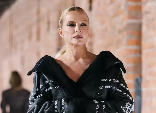 Вікторія Шелягова на подіумі, Софія Ернст — серед гостей: як пройшов показ Олени Ахмадулліної