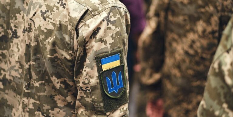 «Вікна та двері розбили четверо людей»: СОУ розкрило подробиці нападу на Калуський торговий центр, — ТСН