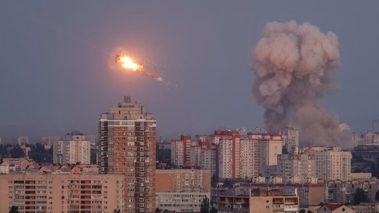 Зеленський заявив, що будівля Кабінету Міністрів України постраждала від найбільшого російського військового удару