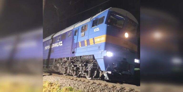 Вибухи боєприпасів біля поїзда з пасажирами: Укрзалізниця змінює розклад руху (відео)