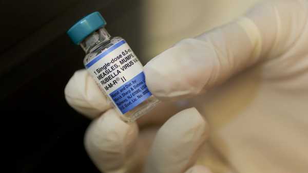 Комітет CDC голосує за зміну рекомендацій щодо вакцинації проти кору для маленьких дітей