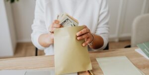 Дітей евакуйовано, зарплати залишаються: сотні мільйонів гривень витрачено на персонал дитячих будинків – розслідування | INFBusiness