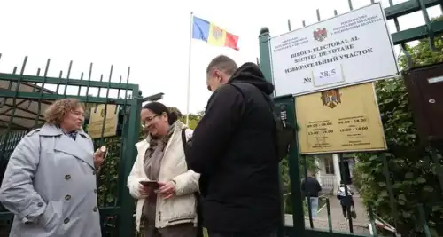 Незаконне голосування молдаван з Росії на парламентських виборах, організованих у Білорусі