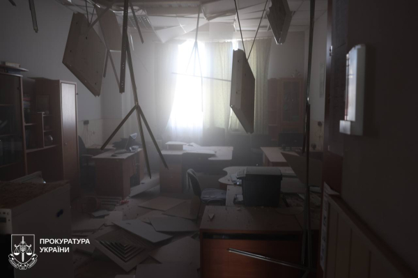 У мережі опублікували жахливе відео зіткнення дрона з Харківським університетом | INFBusiness