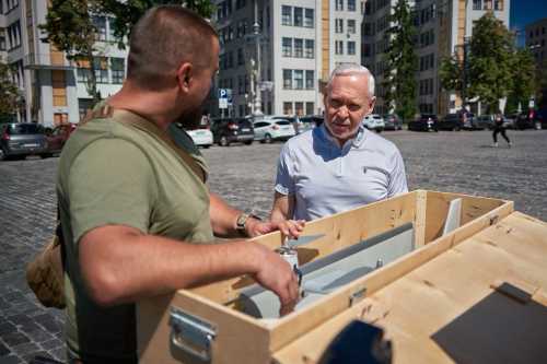 Фото: Володимир Зеленський Володимир Фесенко: Я думаю, що для місцевої влади вже підготовлено список кандидатів на виключення | INFBusiness