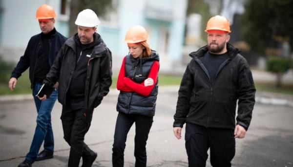 Грінчук перевірила хід відновлення енергетичних об'єктів, пошкоджених російськими обстрілами 11.10.2025 22:52 Укрінформ Міністр енергетики Світлана Грінчук оглянула хід відновлювальних робіт на промислових об'єктах, які постраждали внаслідок російських обстрілів. Грінчук перевірив хід відновлення енергетичних об'єктів, пошкоджених російськими обстрілами | INFBusiness