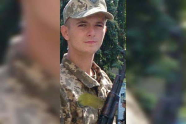 "Всі проблеми Іван вирішував швидко, нестандартно і з притаманною йому легкістю", - згадує Володимир Чумак, колишній одногрупник та товариш Кондрашова  Іван загинув від російської ракети в день 22-річчя: мати перевезла тіло сина-героя з Костянтинівки до Києва після його смерті. | INFBusiness