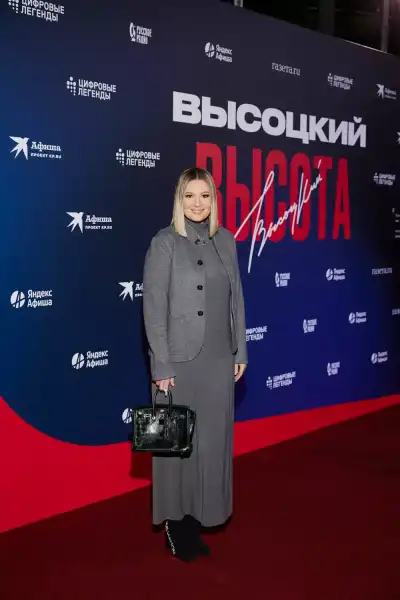 Дар'я Мороз, Яна Чурікова, Зара та інші на прем'єрі музичного шоу "Висоцький. Висота" | INFBusiness