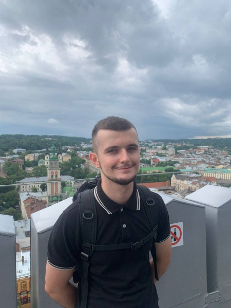 "Син був щасливим, коли вступив до Військового інституту КНУ імені Тараса Шевченка", - розповідає мама Івана Кондрашова Іван загинув від російської ракети в день 22-річчя: мати перевезла тіло сина-героя з Костянтинівки до Києва після його смерті. | INFBusiness