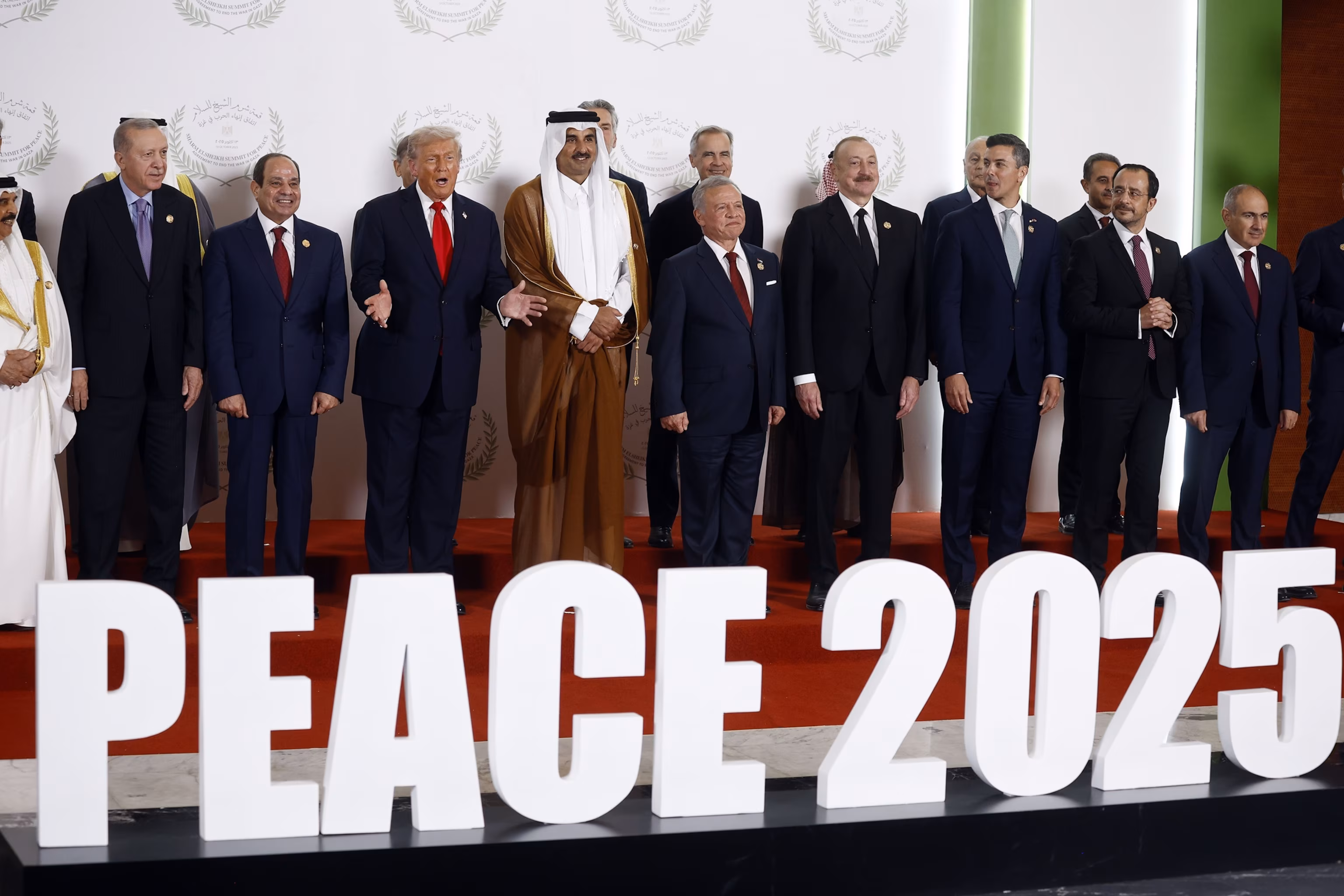 Трамп та світові лідери зібралися в Єгипті для підписання угоди про припинення вогню за відсутності Нетаньягу | INFBusiness