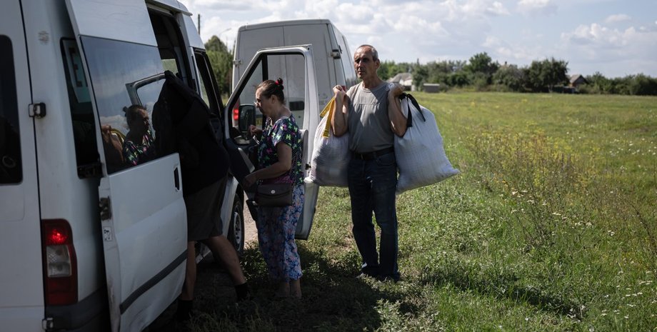 Куп'янськ: родина пережила 28 евакуацій, не покинувши грядки | INFBusiness
