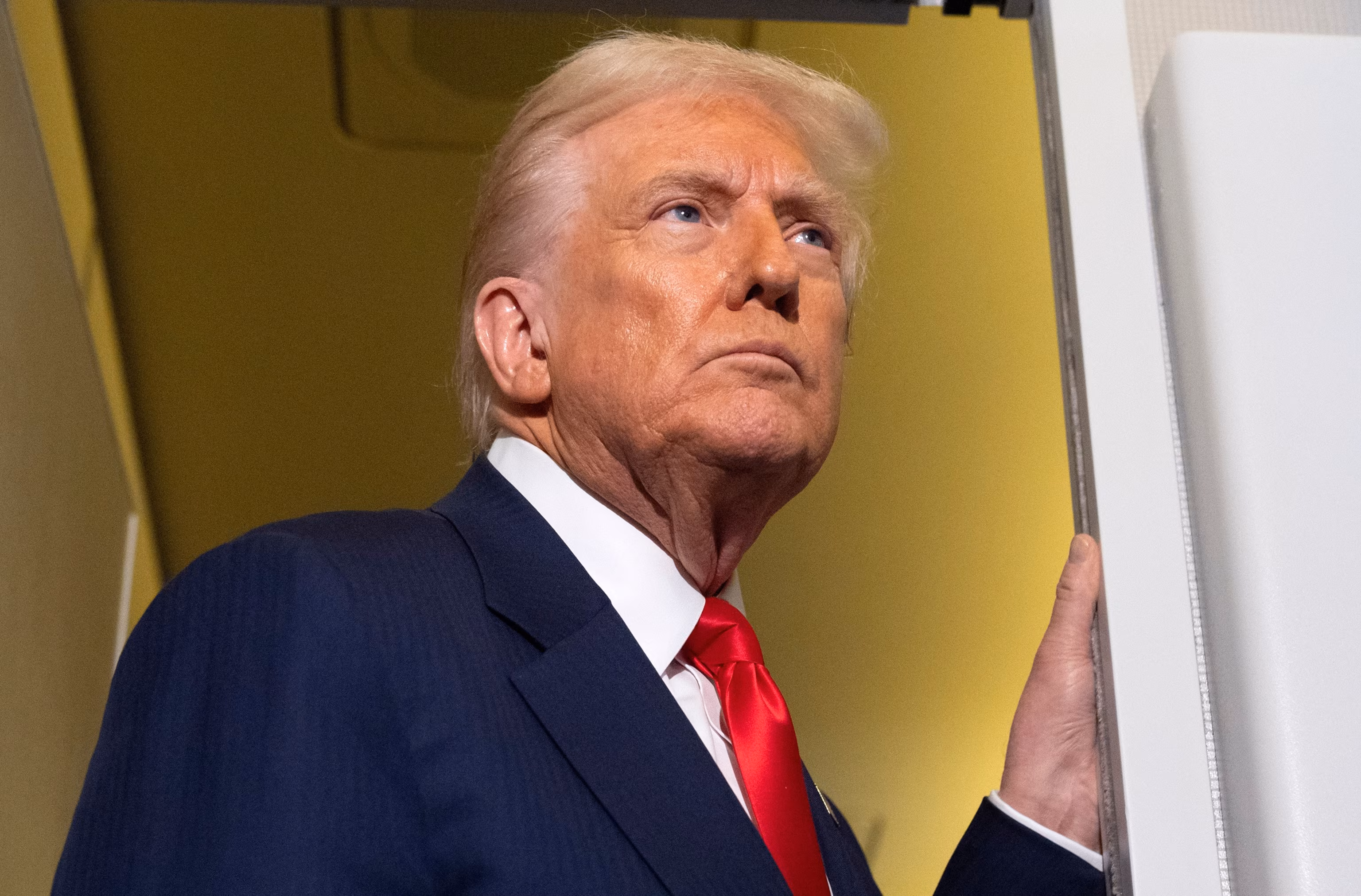 4:45 Президент Росії Володимир Путін відвідує базу атомних підводних човнів 26 березня 2025 року в Мурманську, Росія. Путін перебував з одноденною поїздкою до Мурманська. Автор/Getty Images Що потрібно знати про нещодавні випробування російською ядерною зброєю | INFBusiness