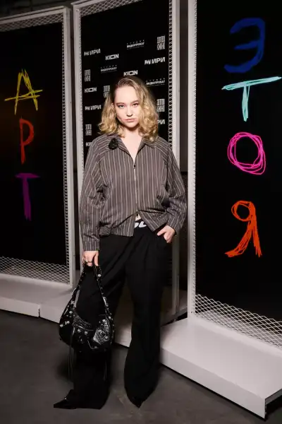 / Світська хроніка Рената Піотровскі, Аврора, Федір та Сергій Бондарчуки на світській прем'єрі серіалу "Арт – це я" | INFBusiness