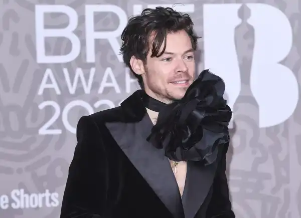 / Зіркові пари Микита Кацалапов освідчився у коханні Вікторії Синіциною у річницю весілля | INFBusiness