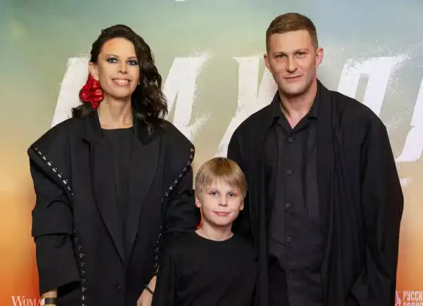 Павло Чинарьов із сім'єю, Ліза Шакіра, Ліза Моряк та інші на прем'єрі фільму “Мажор у Дубаї”