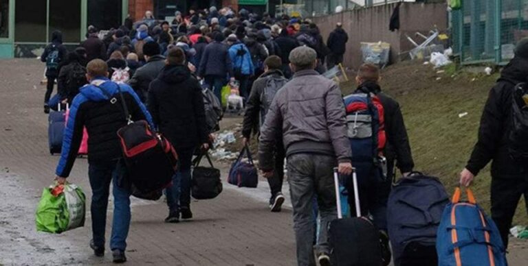 Подорожі за кордон – скільки чоловіків покинуло Україну з початку війни | INFBusiness