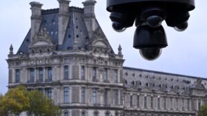 Законодавець порушив охорону Лувру після пограбування коштовностей, наближається термін висунення звинувачень підозрюваним | INFBusiness