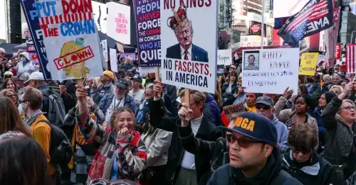 У містах Америки спалахнули масштабні виступи супроти Трампа.