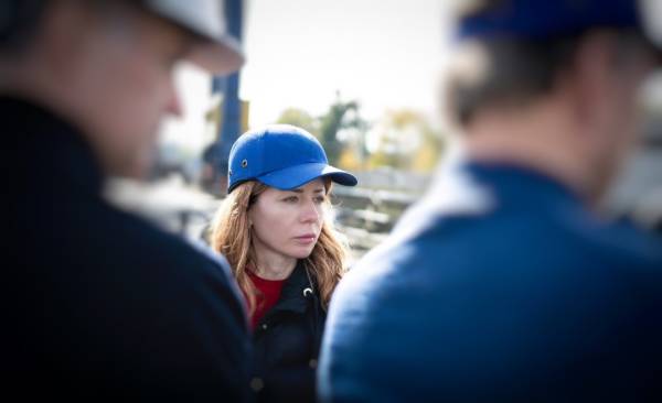 Грінчук перевірила хід відновлення енергетичних об'єктів, пошкоджених російськими обстрілами 11.10.2025 22:52 Укрінформ Міністр енергетики Світлана Грінчук оглянула хід відновлювальних робіт на промислових об'єктах, які постраждали внаслідок російських обстрілів. Грінчук перевірив хід відновлення енергетичних об'єктів, пошкоджених російськими обстрілами | INFBusiness