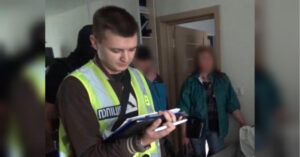 У Києві затримали липового цілителя: «зцілював» від проклять та тікав з готівкою (фото) | INFBusiness