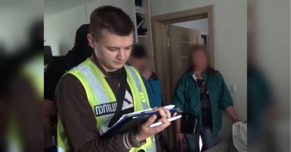 У Києві затримали липового цілителя: «зцілював» від проклять та тікав з готівкою (фото)