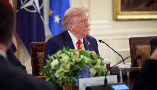 Оголошення Трампа про додаткові тарифи спричинило обвал біткойна - Bloomberg 11.10.2025 13:44 Укрінформ Трейдери криптовалютного ринку зазнали рекордних ліквідацій після того, як президент США Дональд Трамп оголосив, що запровадить додаткові тарифи на Китай, а також експортний контроль на програмне забезпечення. Оголошення Трампа про додаткові тарифи спричинило обвал біткойна - Bloomberg | INFBusiness