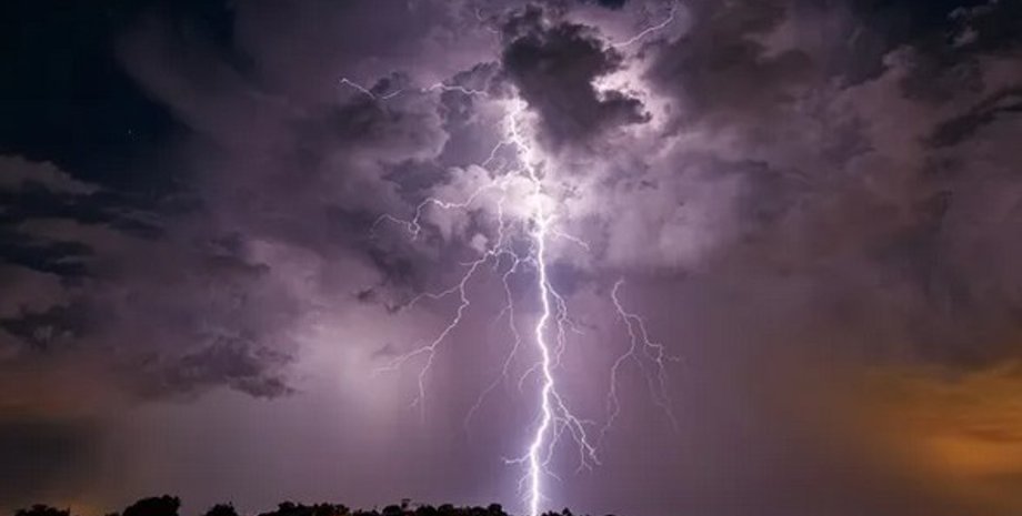 Фото ілюстративне | Фото: space.com У Кривому Розі знеструмлення - удар грому | INFBusiness