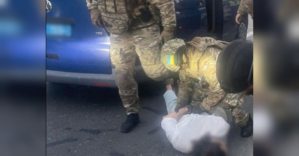 У Києві поліція затримала водія, який припаркувався на велосипедній доріжці та завдав тяжких тілесних ушкоджень велосипедисту. Б'ється вдень, спить вночі: суд у Києві звільнив водія Mercedes, який переламав череп велосипедисту за зауваження щодо паркування на велосипедній доріжці | INFBusiness