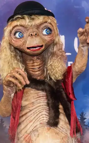 / Новини про зірок Хайді Клум показала свою колекцію костюмів на Хелловін | INFBusiness