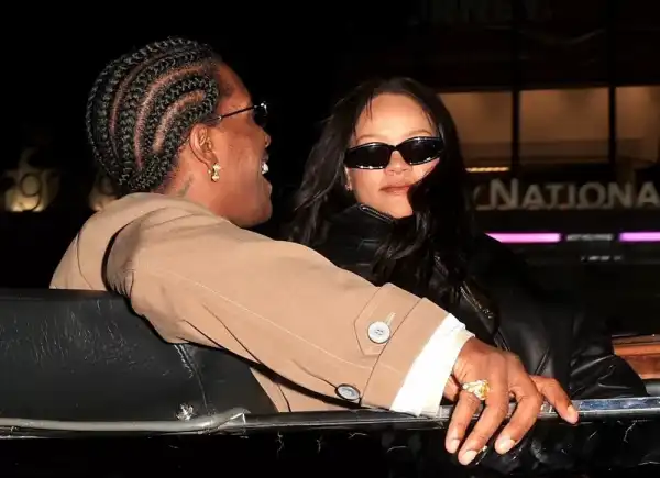 / Новини про зірок Ріанна вперше побачила світ після народження третьої дитини | INFBusiness