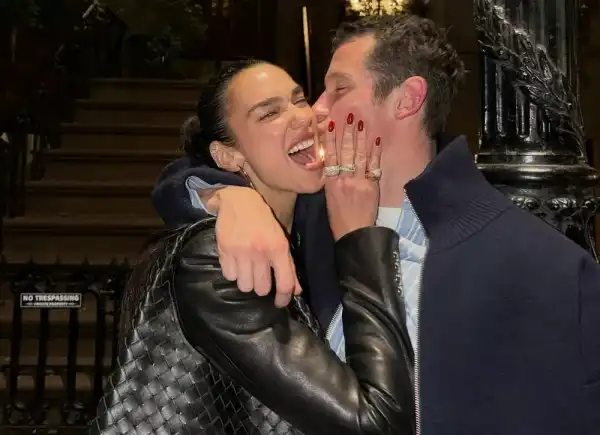 Дуа Ліпа влаштувала дуже інтимне побачення з нареченим