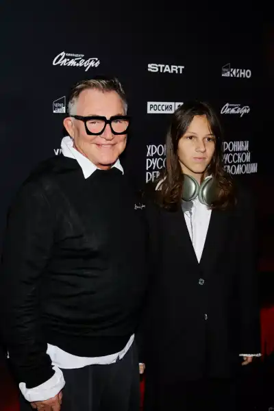 / Світська хроніка Бондарчук, Михалков, Кончаловський: прем'єра кінороману "Хроніки російської революції" | INFBusiness