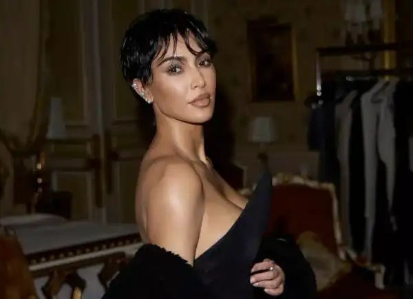 / Новини про зірок Кім Кардаш'ян змінила імідж - тепер вона точна копія своєї матері | INFBusiness
