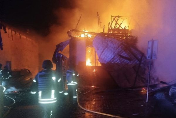 росія вдарила по Києву дронами і балістикою: палають будинки, частина міста без світла і води, перебої в метро, є жертви (фото, відео) | INFBusiness