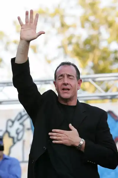 / Новини про зірок Батька Ліндсі Лохан достроково звільнили із в'язниці | INFBusiness