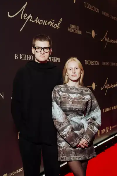 Микита Єфремов, Юлія Хлиніна, Костянтин Ернст та інші на прем'єрі фільму "Лермонтов" | INFBusiness