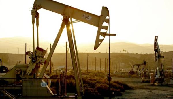 Ціни на нафту зростають після триденного зниження 02.10.2025 09:55 Укрінформ Ціни на нафту зросли у четвер, 2 жовтня, після втрат на попередніх трьох сесіях через побоювання щодо надлишку пропозиції на ринку, оскільки потенційне посилення санкцій проти російської сирої нафти надало певну підтримку. Ціни на нафту зростають після триденного падіння | INFBusiness