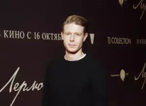 Микита Єфремов, Юлія Хлиніна, Костянтин Ернст та інші на прем'єрі фільму "Лермонтов" | INFBusiness