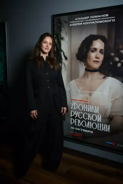 / Світська хроніка Бондарчук, Михалков, Кончаловський: прем'єра кінороману "Хроніки російської революції" | INFBusiness