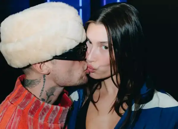 / Зіркові пари Бенні Бланко ніжно привітав Селену Гомес із міні-річницею | INFBusiness