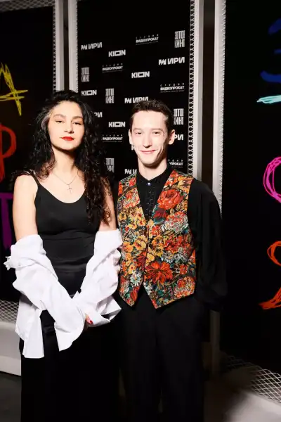 / Світська хроніка Рената Піотровскі, Аврора, Федір та Сергій Бондарчуки на світській прем'єрі серіалу "Арт – це я" | INFBusiness