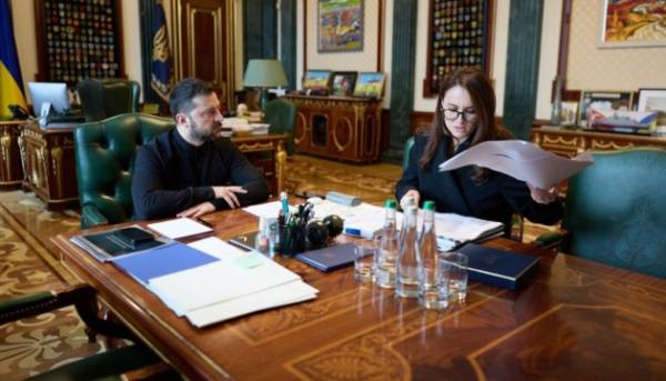 Зеленський запевнив, що ціна на газ для побутових споживачів не зміниться 07.10.2025 18:06 Укрінформ Президент Володимир Зеленський заявив, що після зустрічі з прем'єр-міністром Юлією Свириденко було домовлено про те, що уряд ухвалить постанову, яка збереже фіксовану ціну на природний газ для побутових споживачів. Зеленський запевнив, що ціна на газ для побутових споживачів не зміниться | INFBusiness