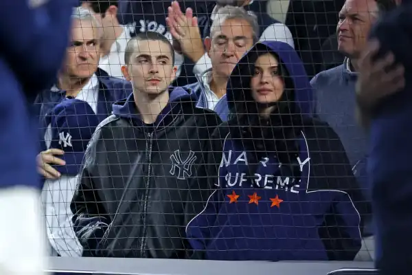 / Зіркові пари Тімоті Шаламе та Кайлі Дженнер відвідали разом бейсбольний матч | INFBusiness